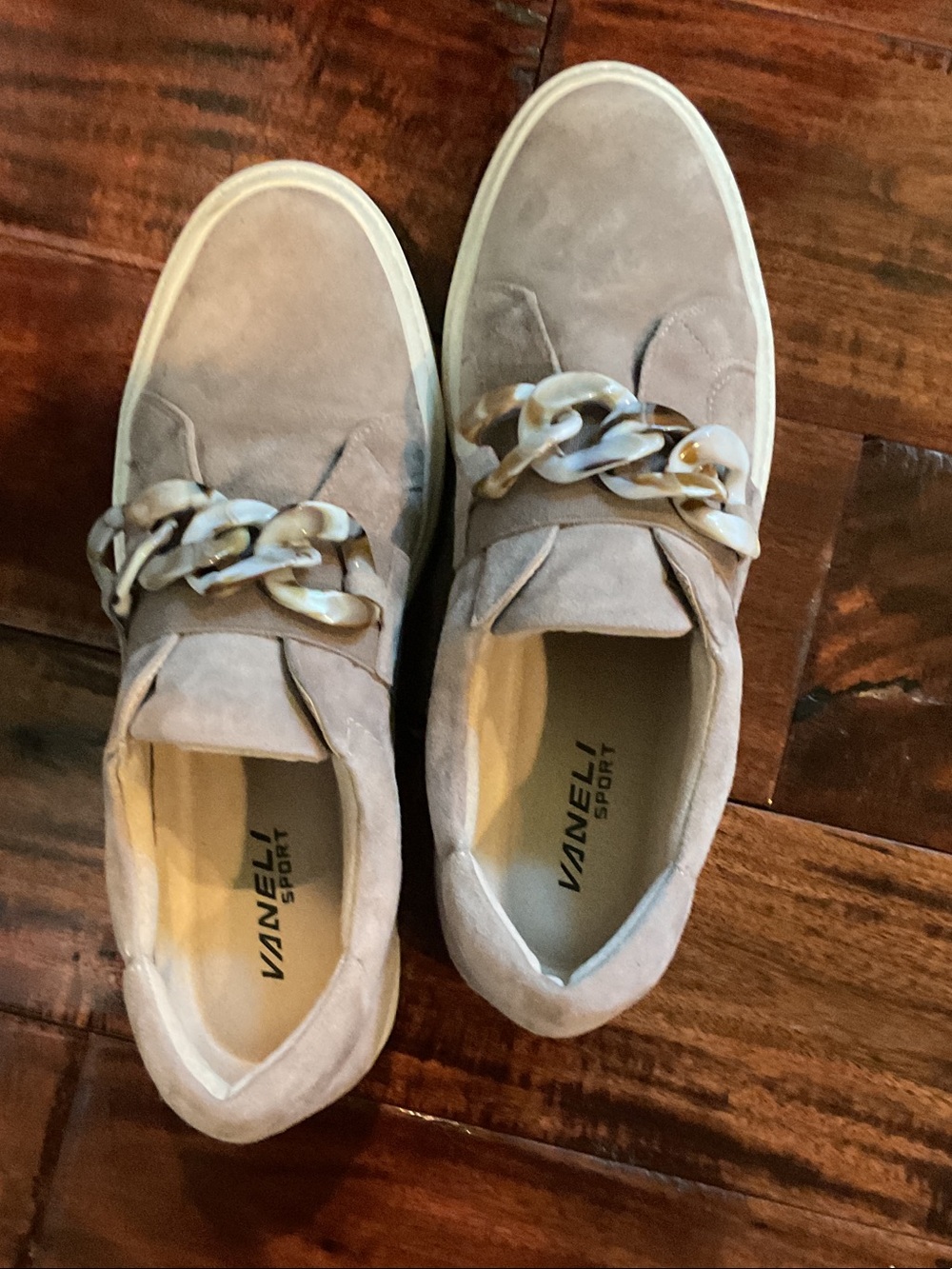 Vaneli Sport Yazz truffle Suede size 9